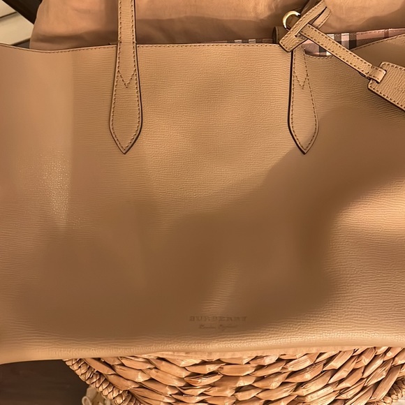 Burberry medium reversible tote - Picture 15 of 16